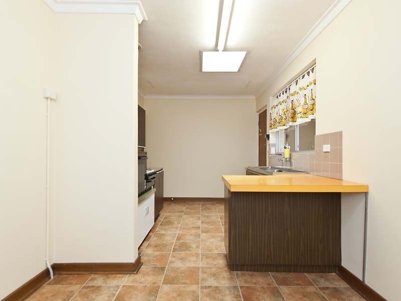 25 Pauline Avenue, Kalamunda WA 6076