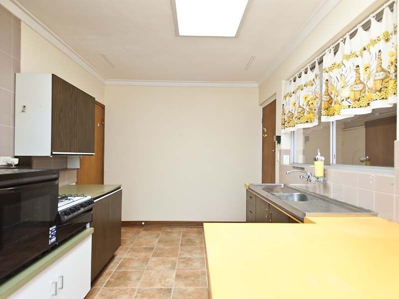 25 Pauline Avenue, Kalamunda WA 6076