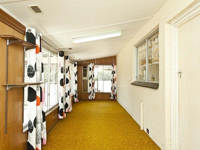 25 Pauline Avenue, Kalamunda WA 6076