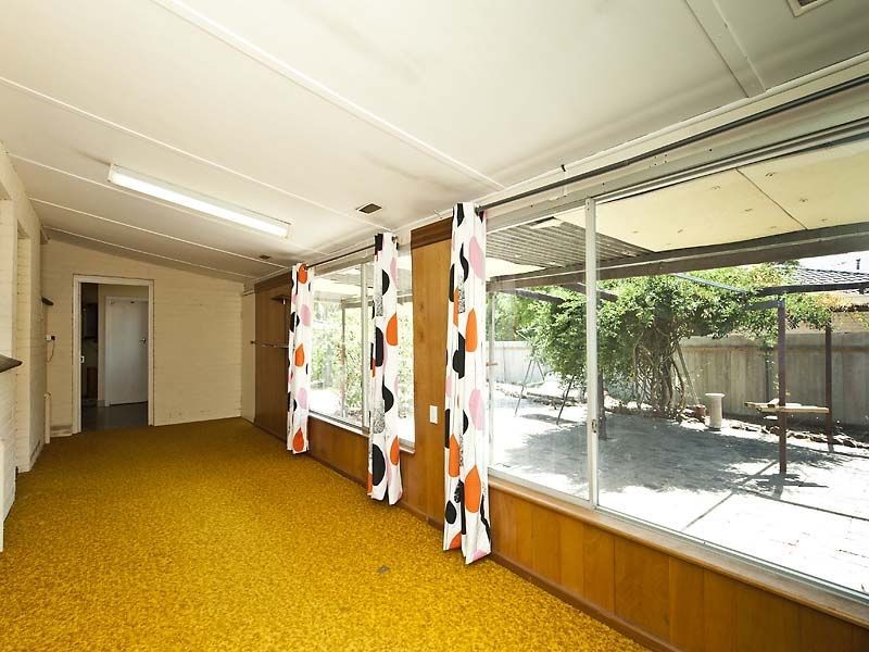 25 Pauline Avenue, Kalamunda WA 6076