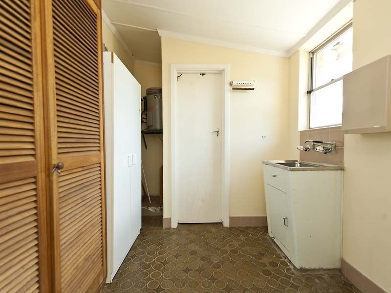 25 Pauline Avenue, Kalamunda WA 6076