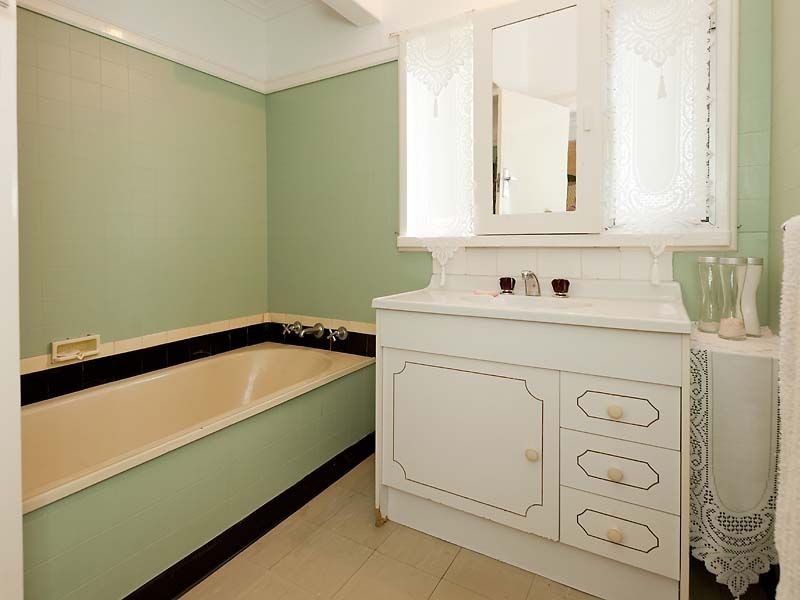 2 Parke Road, Gooseberry Hill WA 6076