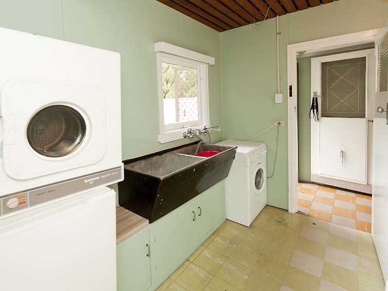 2 Parke Road, Gooseberry Hill WA 6076