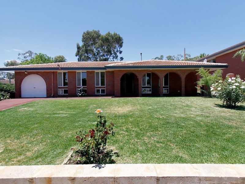 40 Waterloo Crescent, Lesmurdie WA 6076