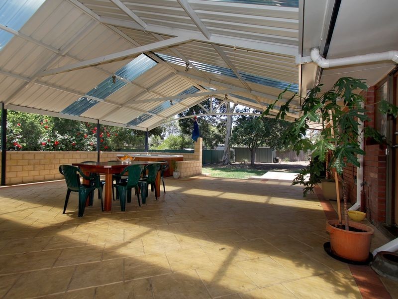 40 Waterloo Crescent, Lesmurdie WA 6076