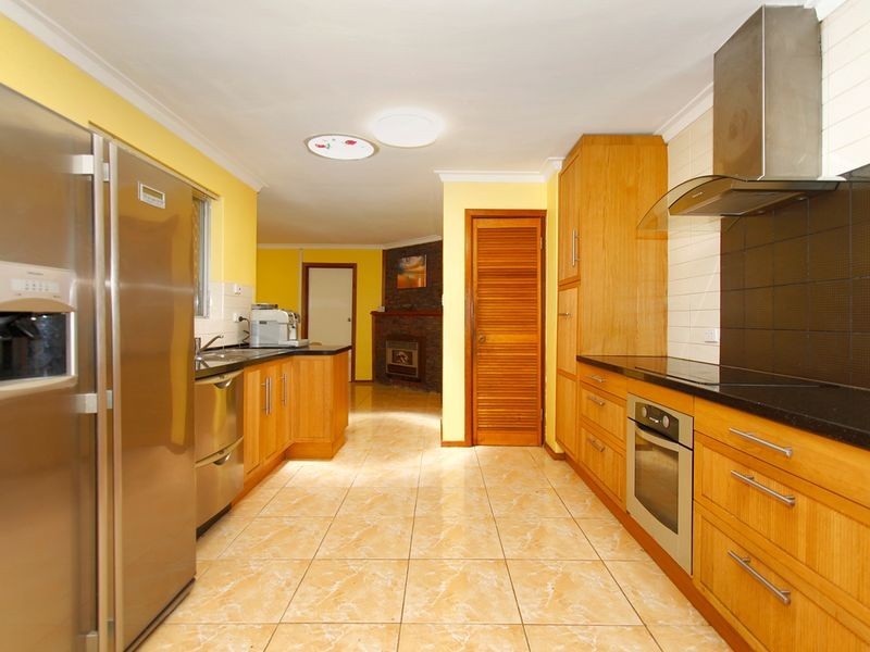 40 Waterloo Crescent, Lesmurdie WA 6076