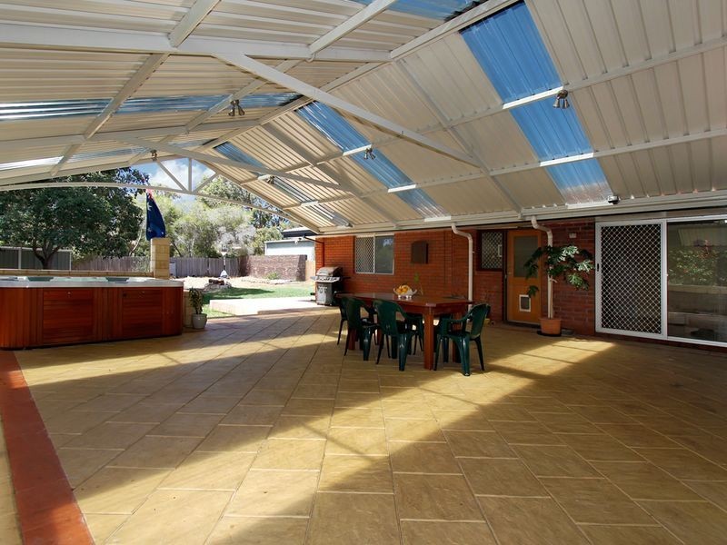 40 Waterloo Crescent, Lesmurdie WA 6076