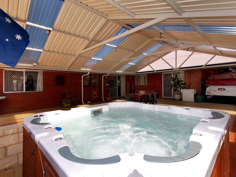 40 Waterloo Crescent, Lesmurdie WA 6076