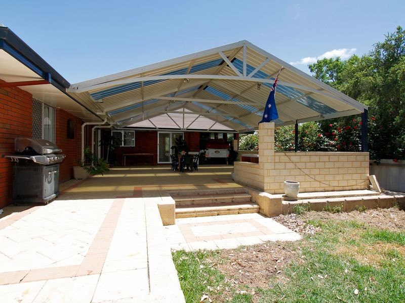 40 Waterloo Crescent, Lesmurdie WA 6076