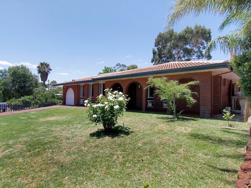 40 Waterloo Crescent, Lesmurdie WA 6076