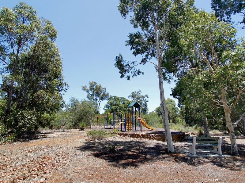 40 Waterloo Crescent, Lesmurdie WA 6076