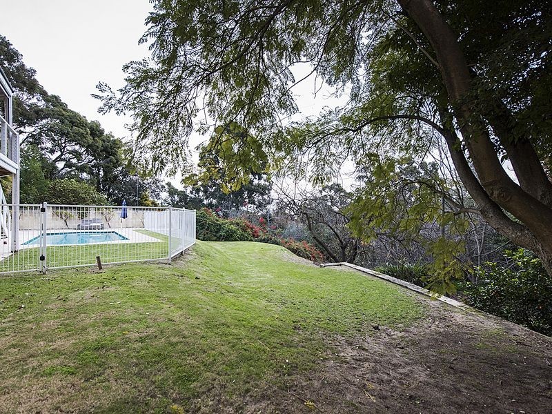 12 Lenori Road, Gooseberry Hill WA 6076