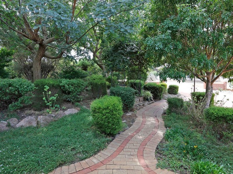 17 Andrew Street, Kalamunda WA 6076