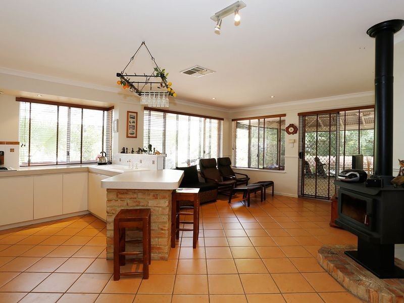 17 Andrew Street, Kalamunda WA 6076