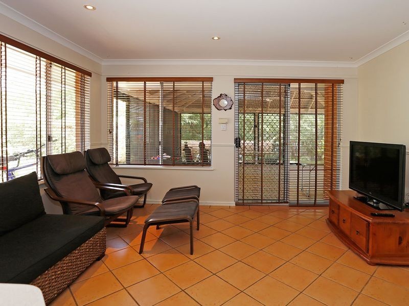 17 Andrew Street, Kalamunda WA 6076