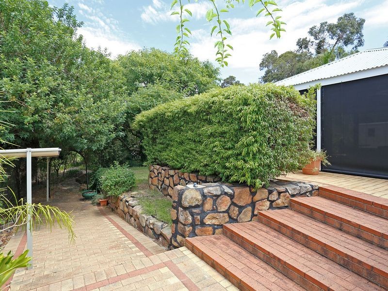 17 Andrew Street, Kalamunda WA 6076