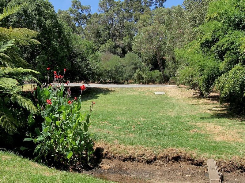 7 Nangkita Road, Kalamunda WA 6076