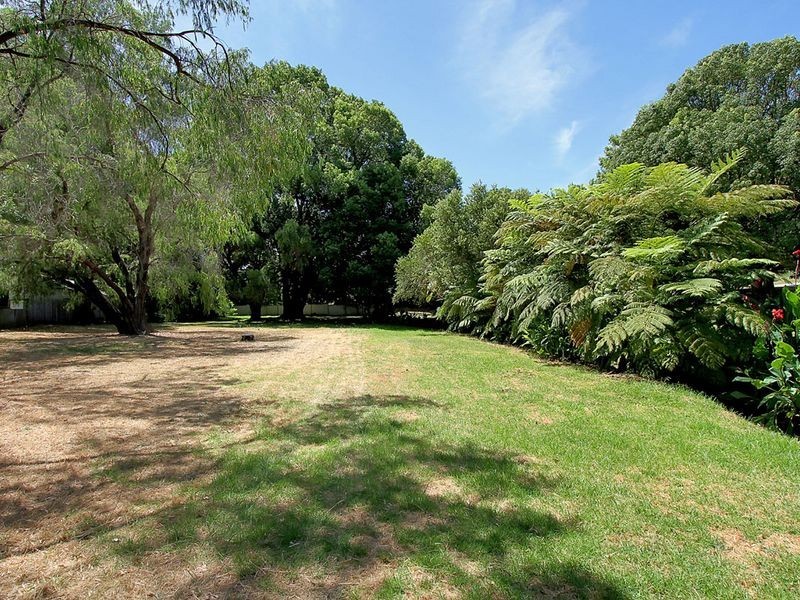 7 Nangkita Road, Kalamunda WA 6076