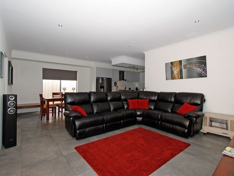 10/2 Briza Lane, Forrestfield WA 6058