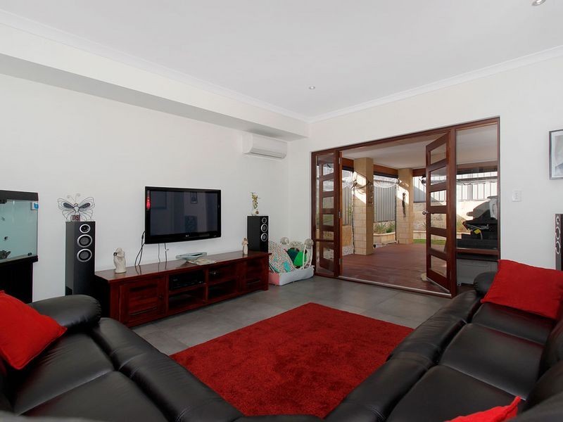 10/2 Briza Lane, Forrestfield WA 6058