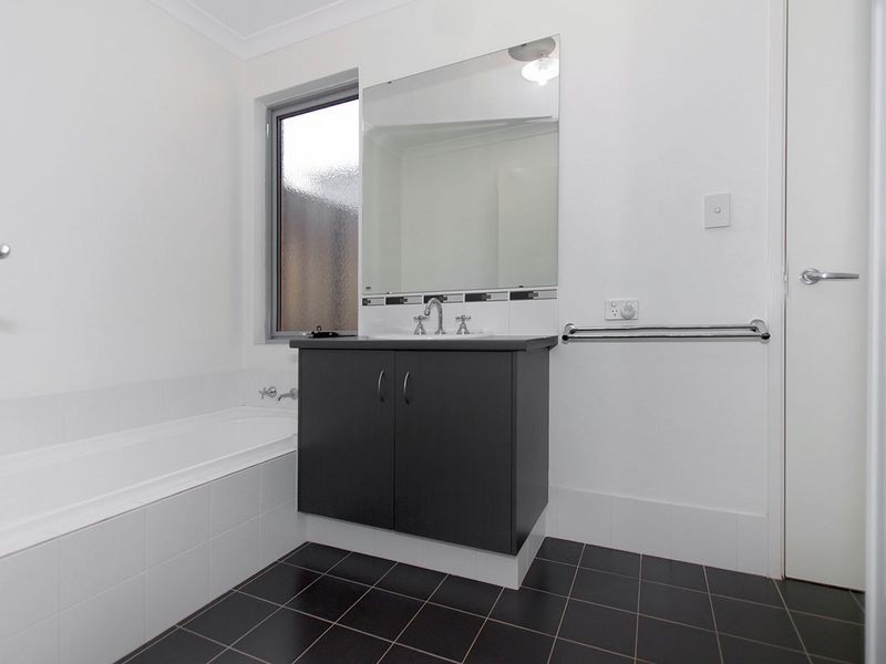 10/2 Briza Lane, Forrestfield WA 6058