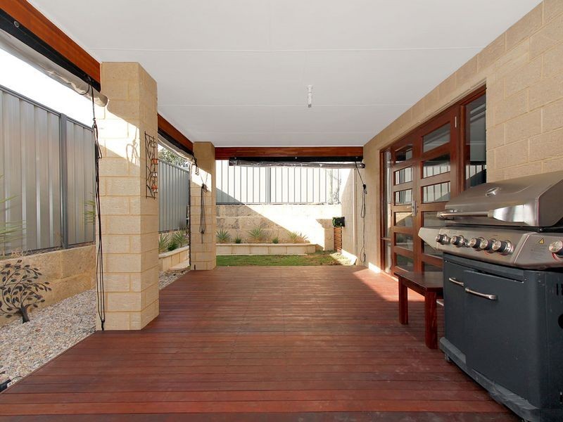 10/2 Briza Lane, Forrestfield WA 6058