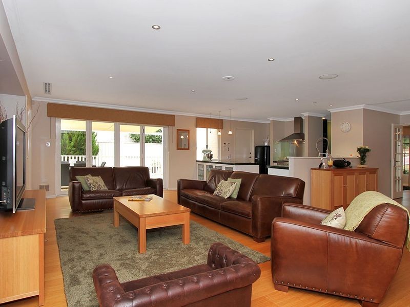 44 Sampson Road, Kalamunda WA 6076