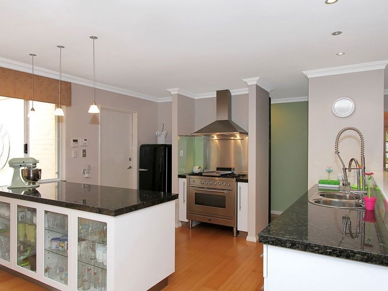 44 Sampson Road, Kalamunda WA 6076