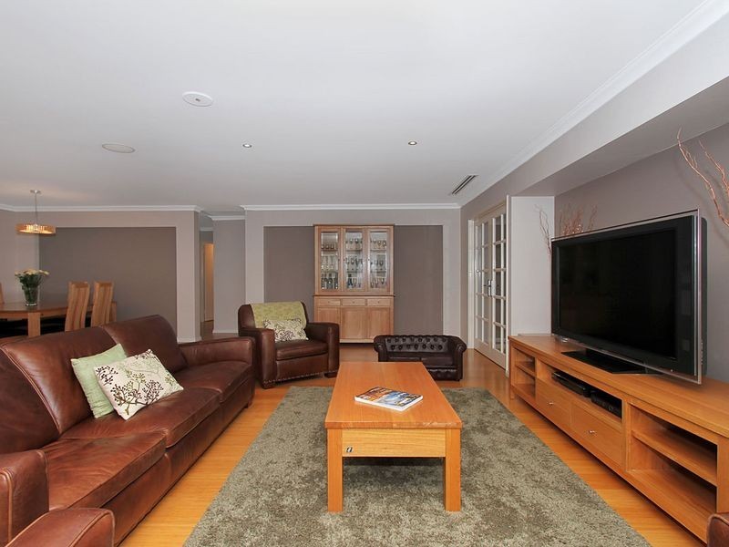 44 Sampson Road, Kalamunda WA 6076