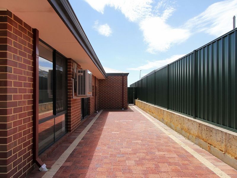 2 Camellia Loop, Forrestfield WA 6058