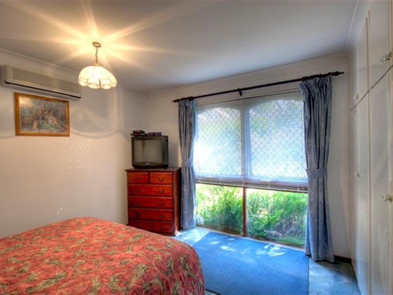 8 Larch Place, Forrestfield WA 6058