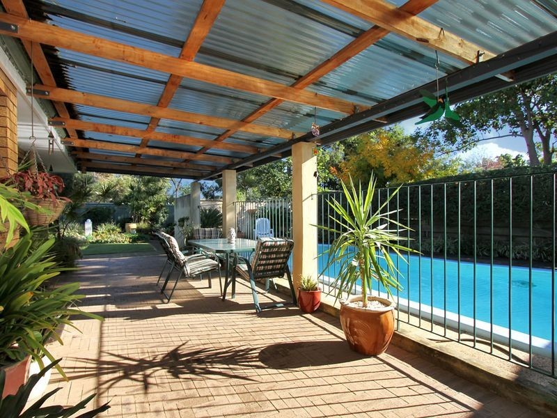 4 Dawn Road, Walliston WA 6076