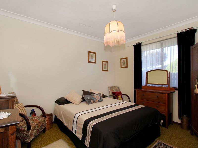 4 Dawn Road, Walliston WA 6076