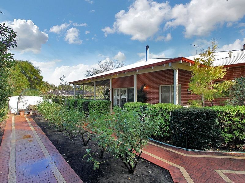 4 Keats Road, Gooseberry Hill WA 6076