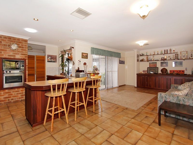 2 Maxine Court, Lesmurdie WA 6076