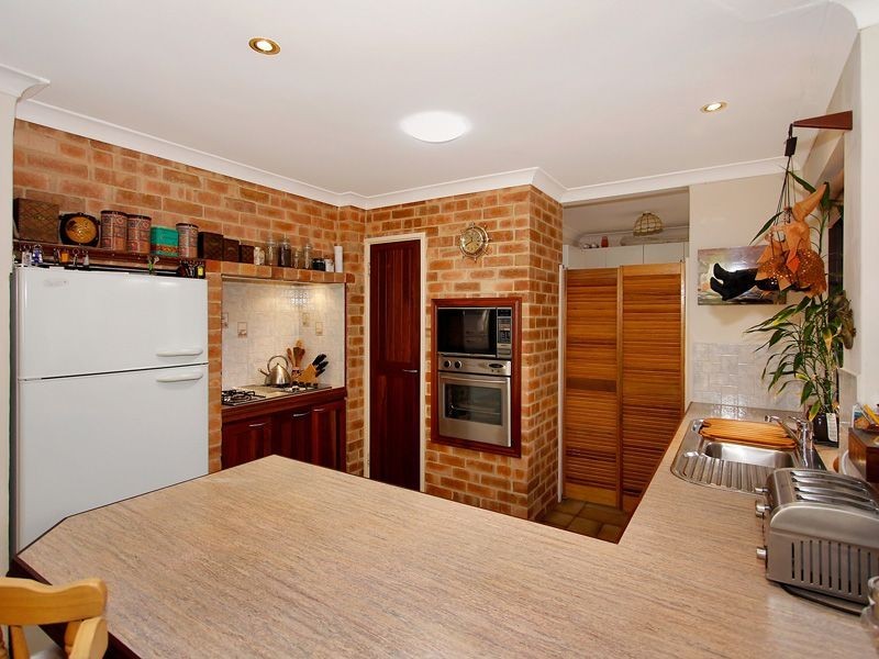 2 Maxine Court, Lesmurdie WA 6076