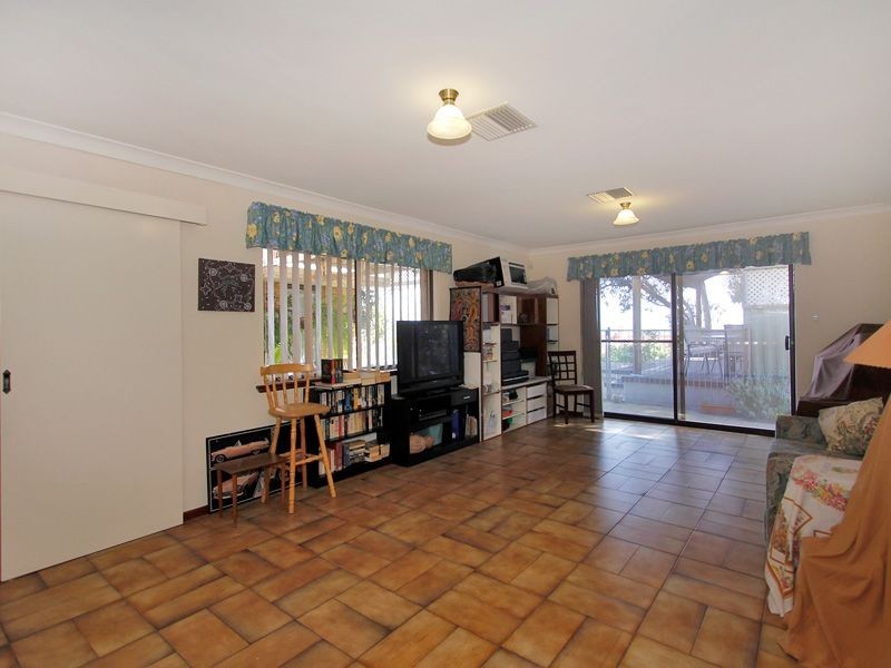 2 Maxine Court, Lesmurdie WA 6076