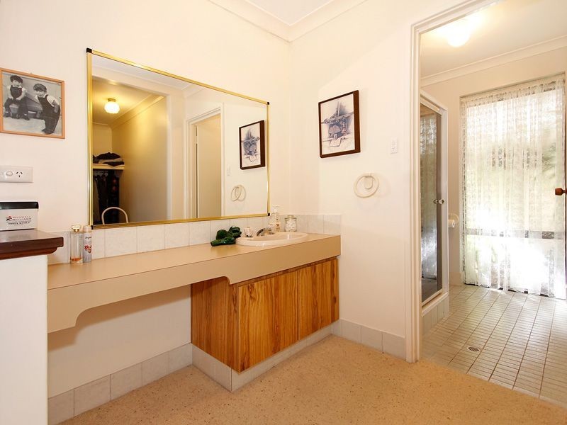 2 Maxine Court, Lesmurdie WA 6076