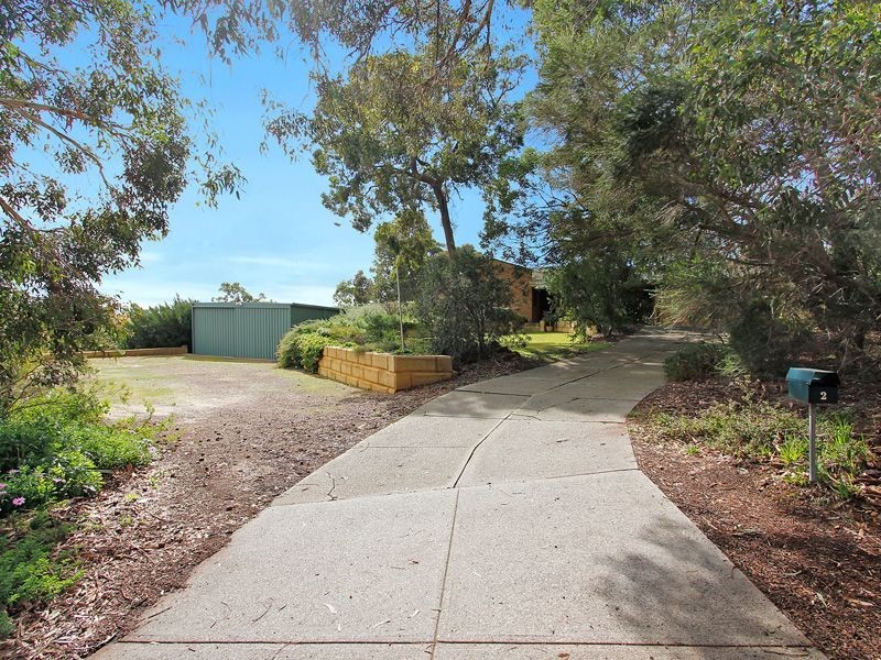2 Maxine Court, Lesmurdie WA 6076