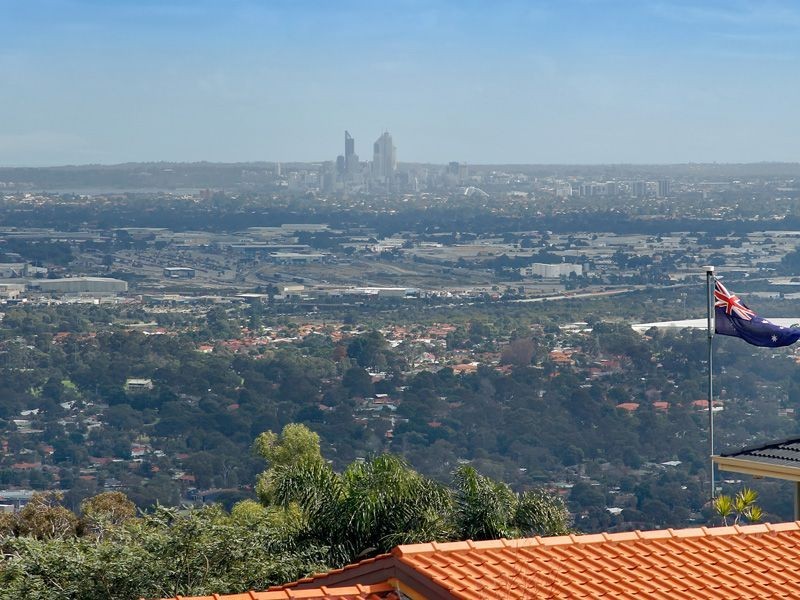 2 Maxine Court, Lesmurdie WA 6076