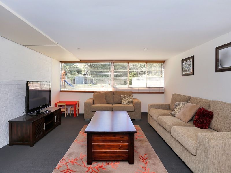 8 Keats Road, Gooseberry Hill WA 6076