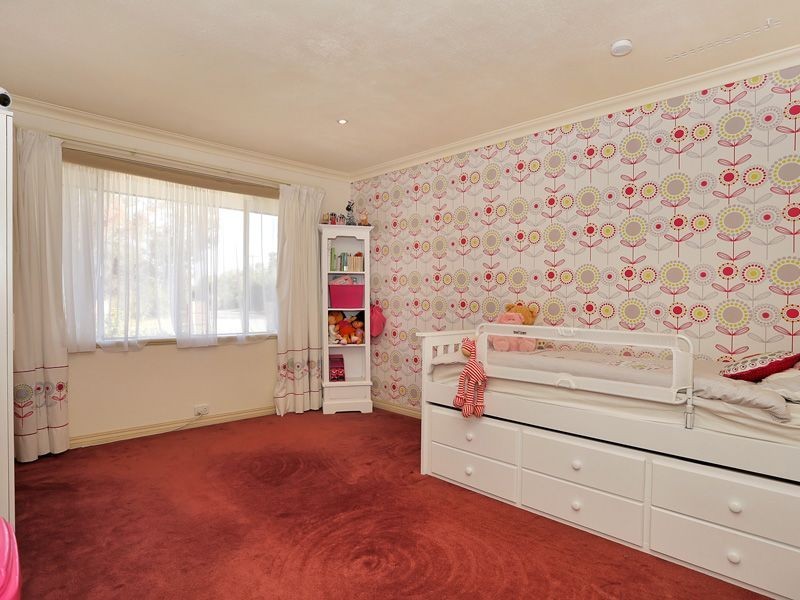 8 Keats Road, Gooseberry Hill WA 6076