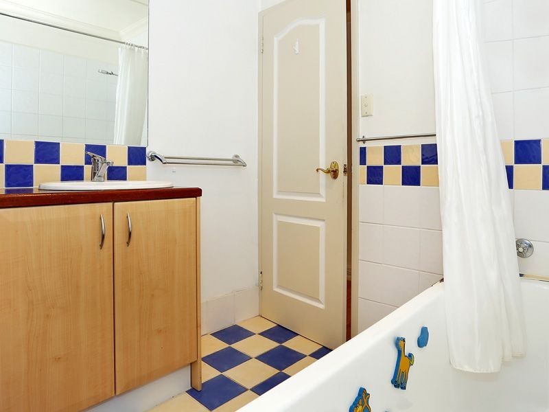 8 Keats Road, Gooseberry Hill WA 6076