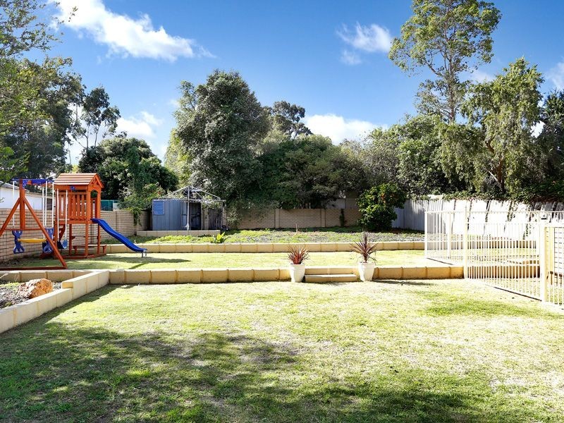 8 Keats Road, Gooseberry Hill WA 6076