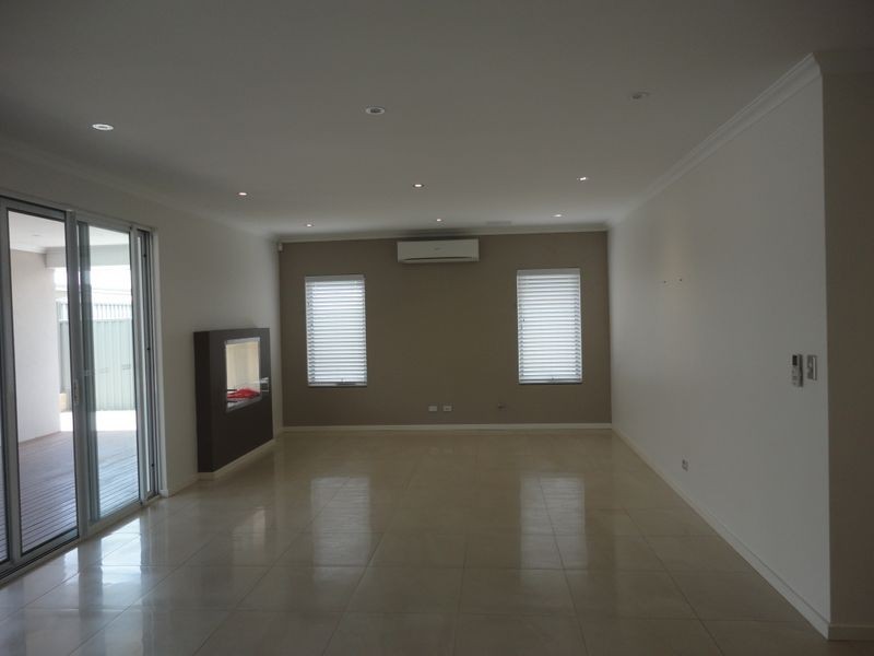 112 Piara Drive, Piara Waters WA 6112