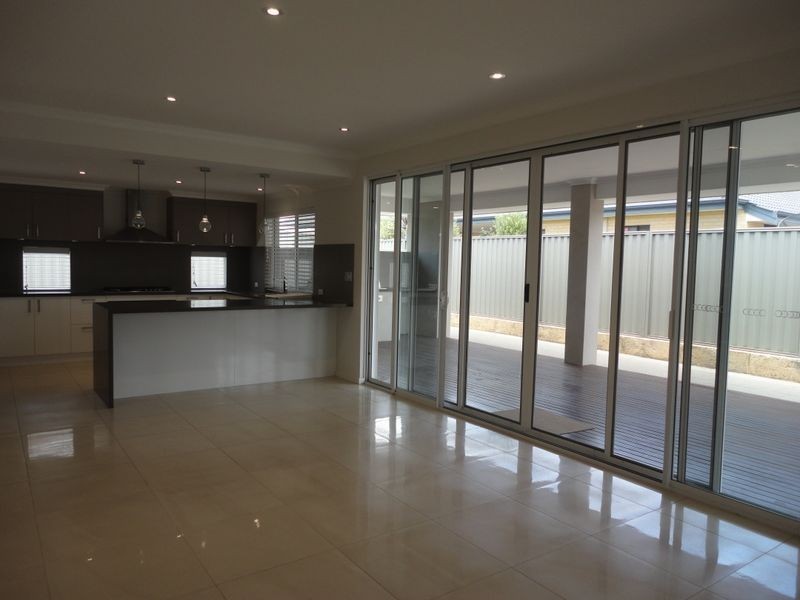 112 Piara Drive, Piara Waters WA 6112