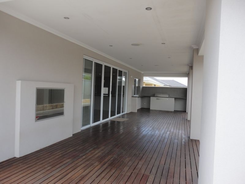 112 Piara Drive, Piara Waters WA 6112