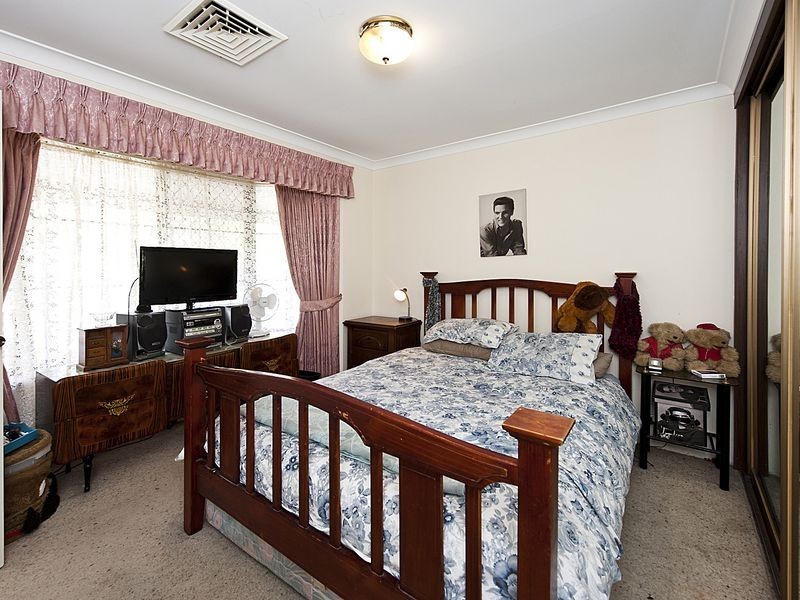 17 Heslop Road, Lesmurdie WA 6076
