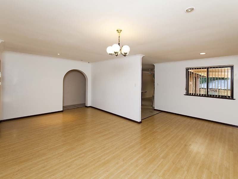 11 Diosma Way, Forrestfield WA 6058