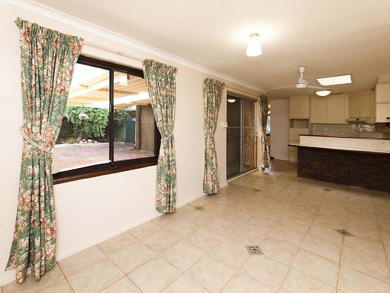 11 Diosma Way, Forrestfield WA 6058